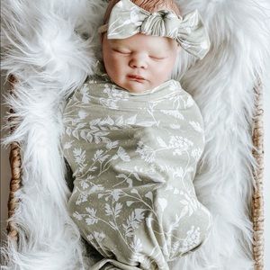 Floral Baby Swaddle Set